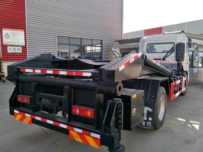 陜汽德龍背罐車(chē) 高效運(yùn)輸與安全作業(yè)的堅(jiān)實(shí)伙伴
